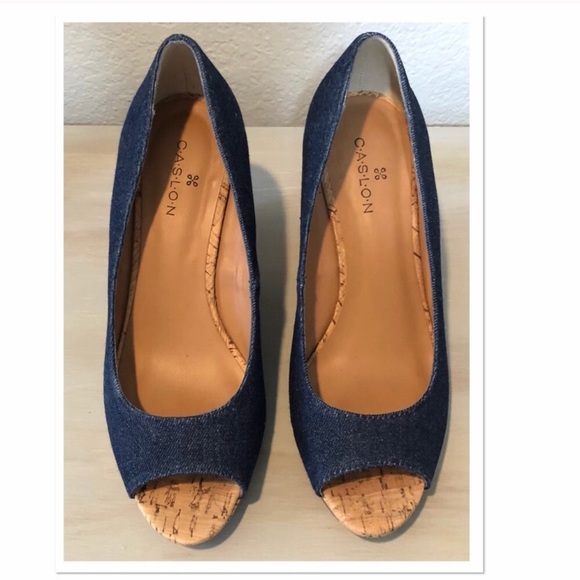 Caslon dark denim wedge. Excellent condition - Picture 2 of 4